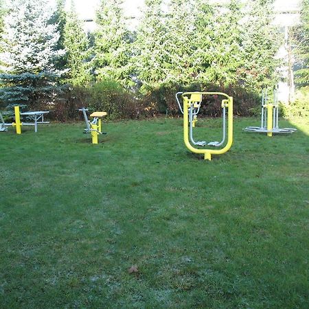 Green Hotel Коморники Екстериор снимка