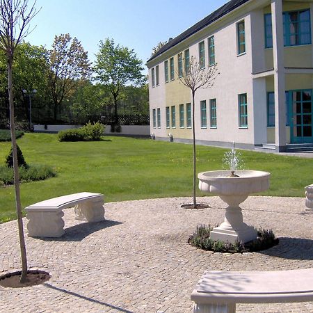 Green Hotel Коморники Екстериор снимка
