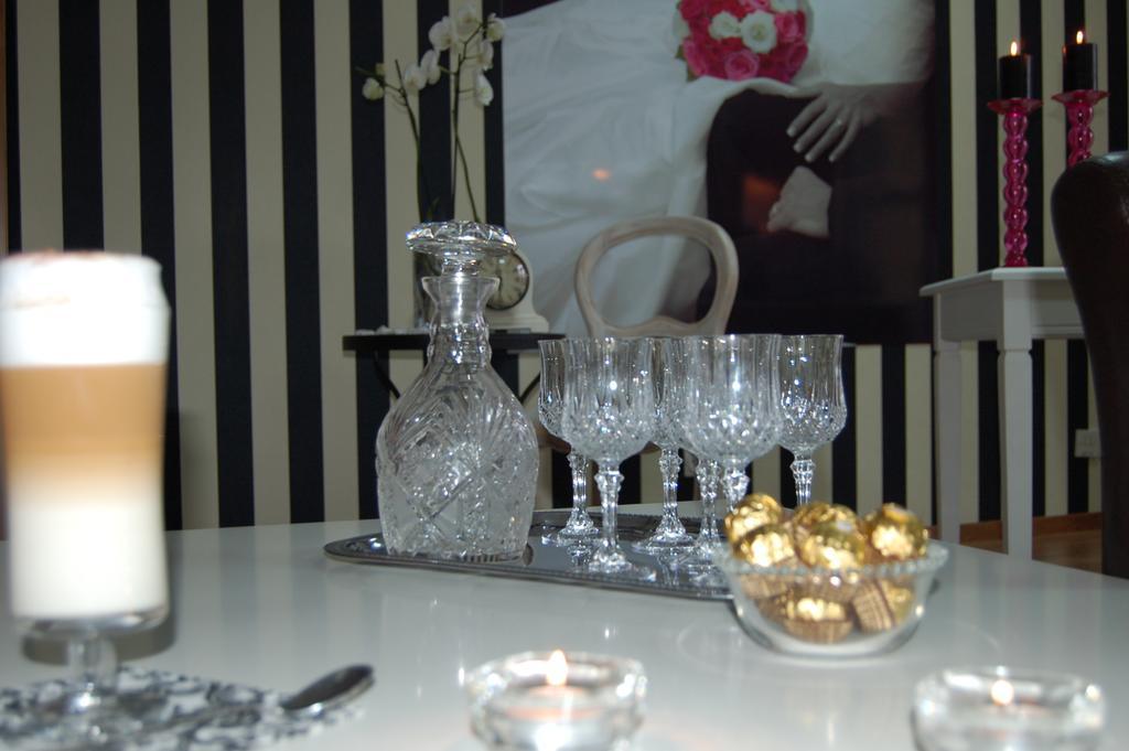 Green Hotel Коморники Екстериор снимка