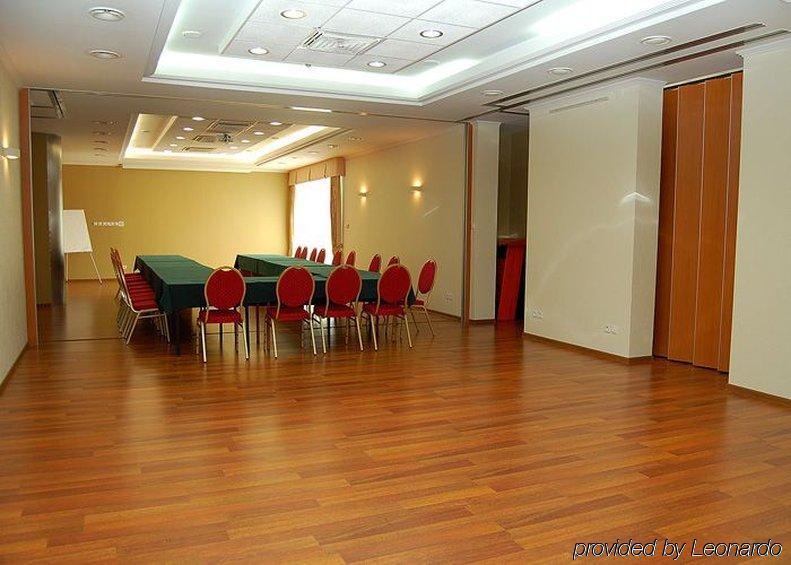 Green Hotel Коморники Съоръжения снимка