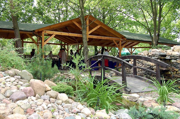 Green Hotel Коморники Екстериор снимка