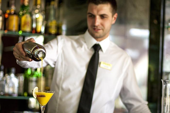 Green Hotel Коморники Екстериор снимка