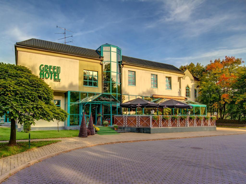 Green Hotel Коморники Екстериор снимка