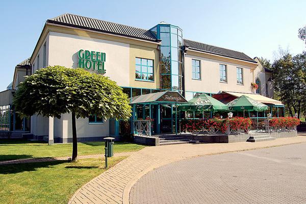 Green Hotel Коморники Екстериор снимка